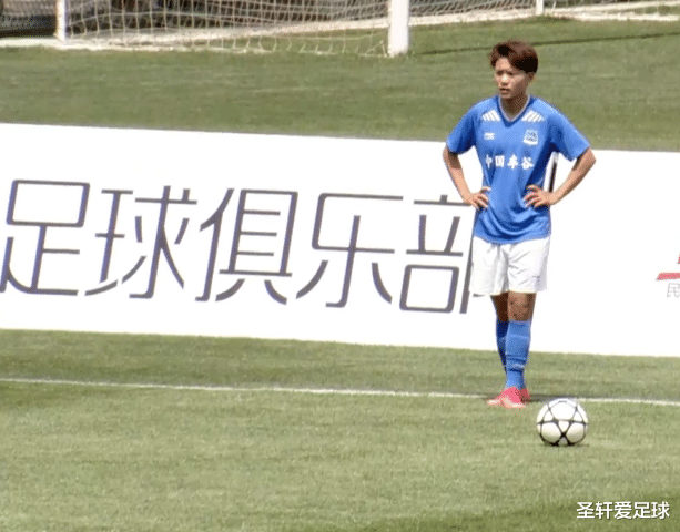 王霜|4-0，4-0！卫冕冠军踢疯了，王霜建大功，以净胜球优势登顶积分榜