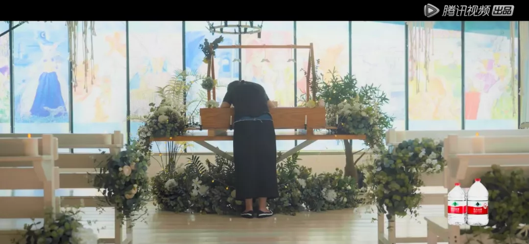 欧阳娜娜|欧阳娜娜连办3场葬礼哭上热搜，9000w网友绷不住了：这样的告别我没想过