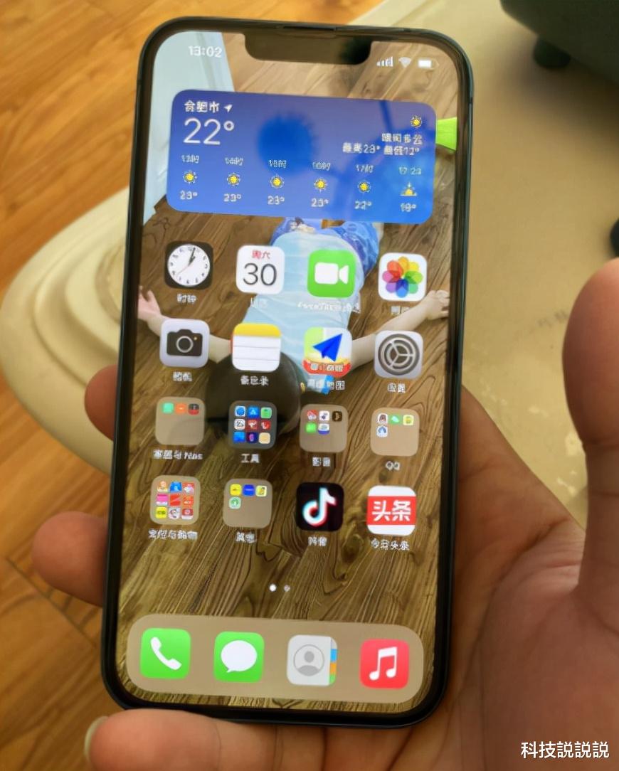 苹果|苹果新旗舰带头降价，iPhone12也不香了，网友：幸福来得太突然！