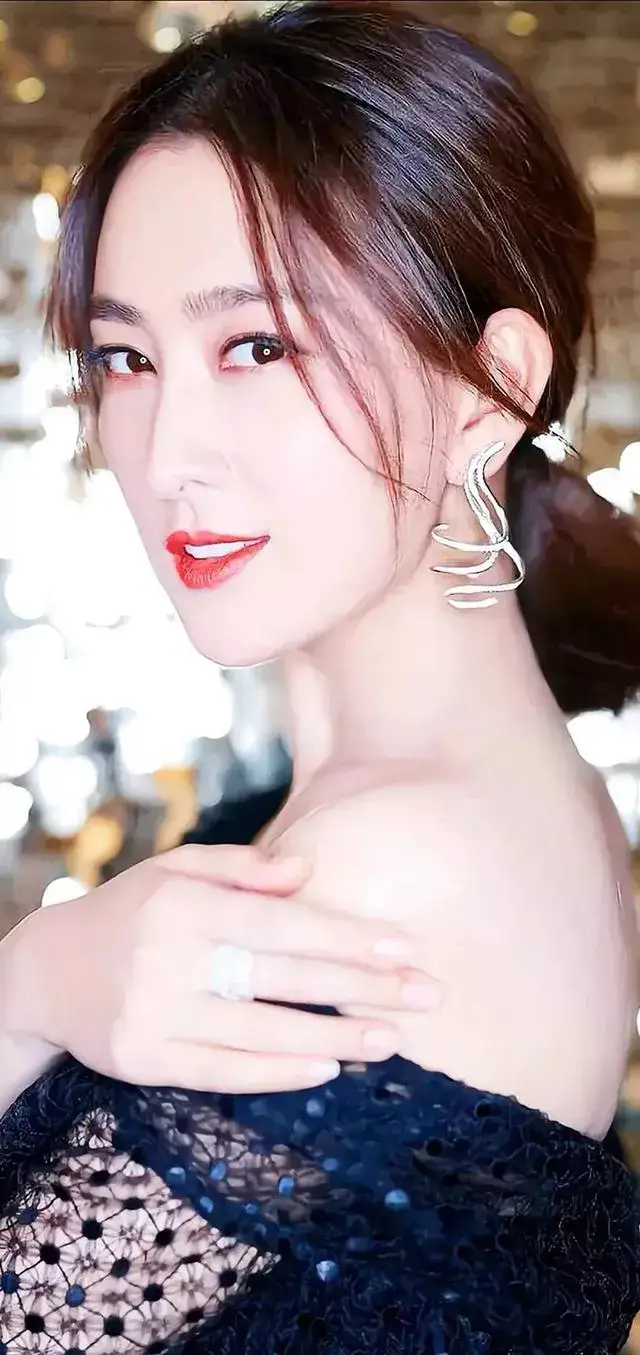 马苏|她是首位80后三料视后，和男友相恋11年终分手，如今40岁依旧单身