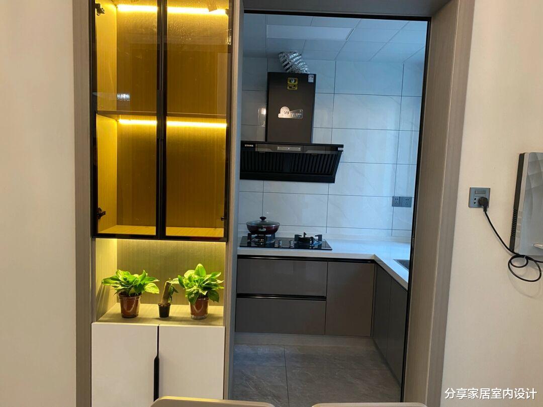 她家装修全屋花了不到10W，不做吊顶不做电视墙，太喜欢啦！