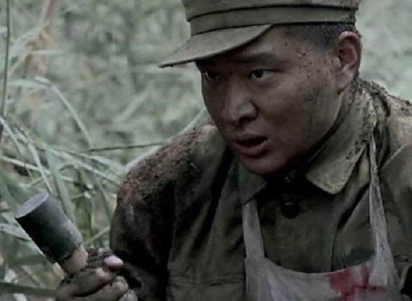 李富贵|一座桥头碉堡拦住去路！一名战士却拿着100万东北币来到班长面前