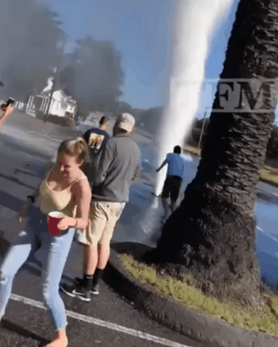 大城小乐故事 “女友出差美国，发来照片说很幸福...”网友：你头上绿油油的！哇哈哈哈～