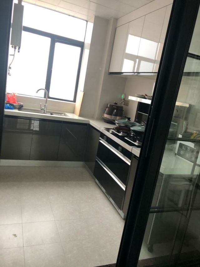 现代新房的装修完工,忍不住晒一晒图,公婆都说新房真漂亮