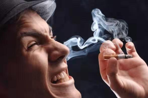 吸烟人士不要乱扔烟头,健康环境需要我们来守护