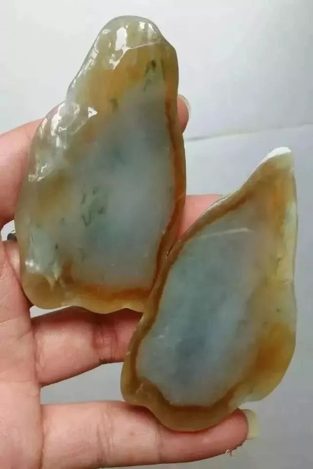 翡翠|3800买的翡翠原石，雕琢后不愧是行走在刀尖上的艺术品啊！