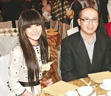 江若琳|江若琳再度出庭！表面是解约纠纷，实则是当第三者引发的恩怨情仇