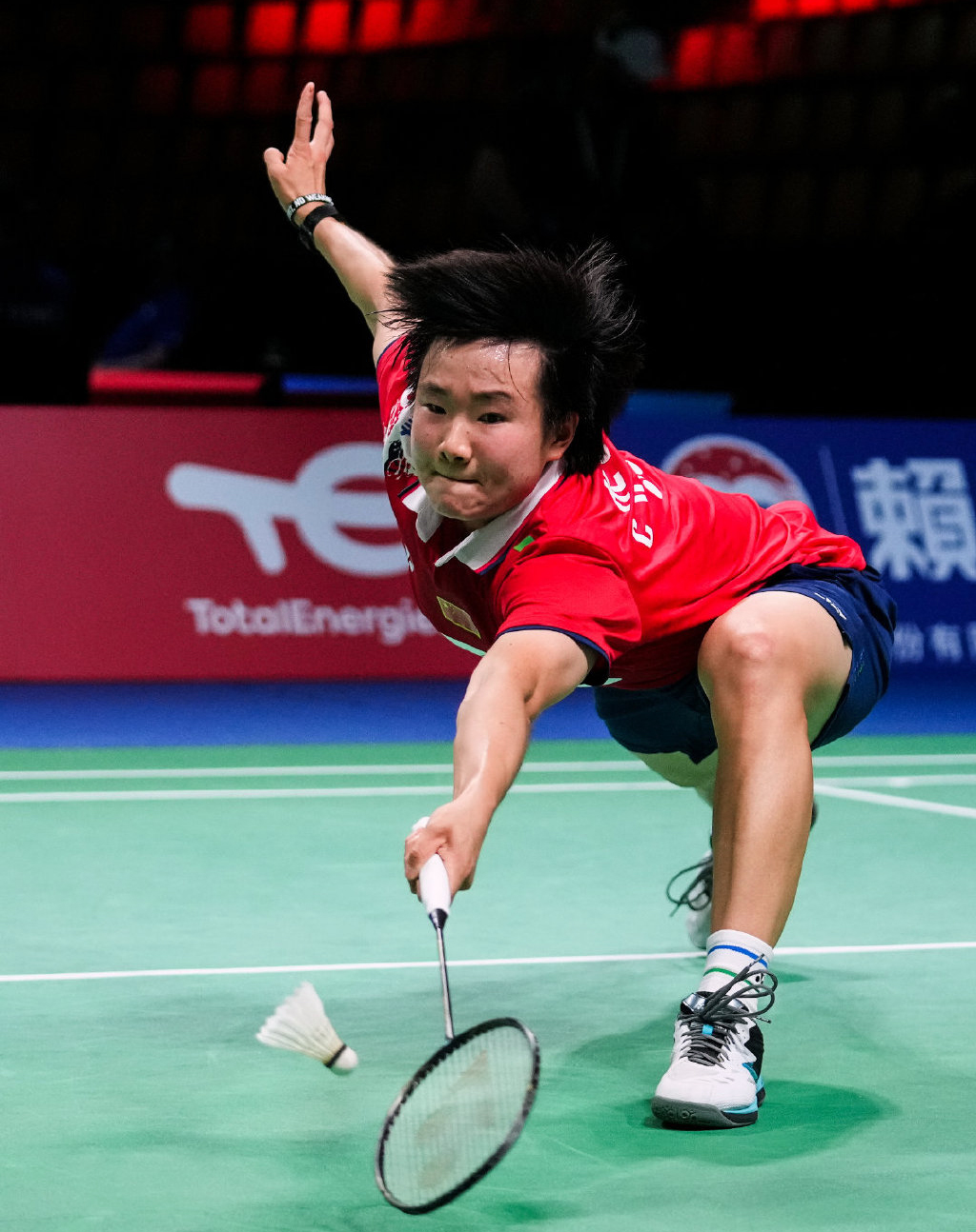 何冰娇|2-0！何冰娇横扫高桥沙也加，日本美女坐地苦笑，国羽连赢2场反超