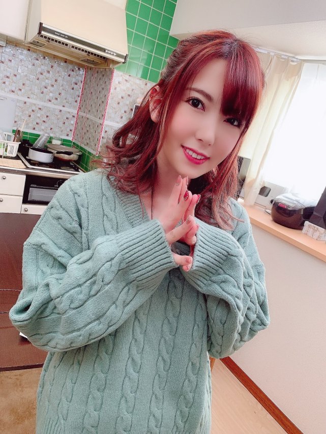 |知名女星痛哭宣布全面停工！罹患全脸神经麻痹，嘴角歪斜闭不上眼