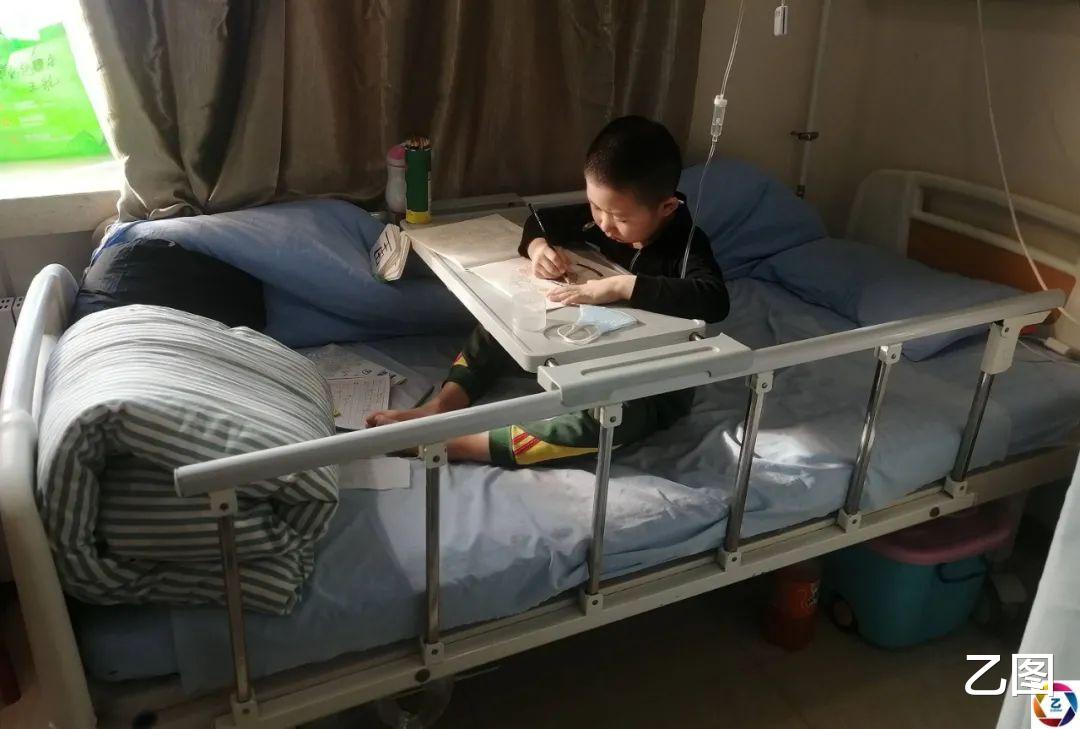 乙图 11岁男童放学后离家出走，被姑姑拦路截回，爸爸听说后眼睛湿润