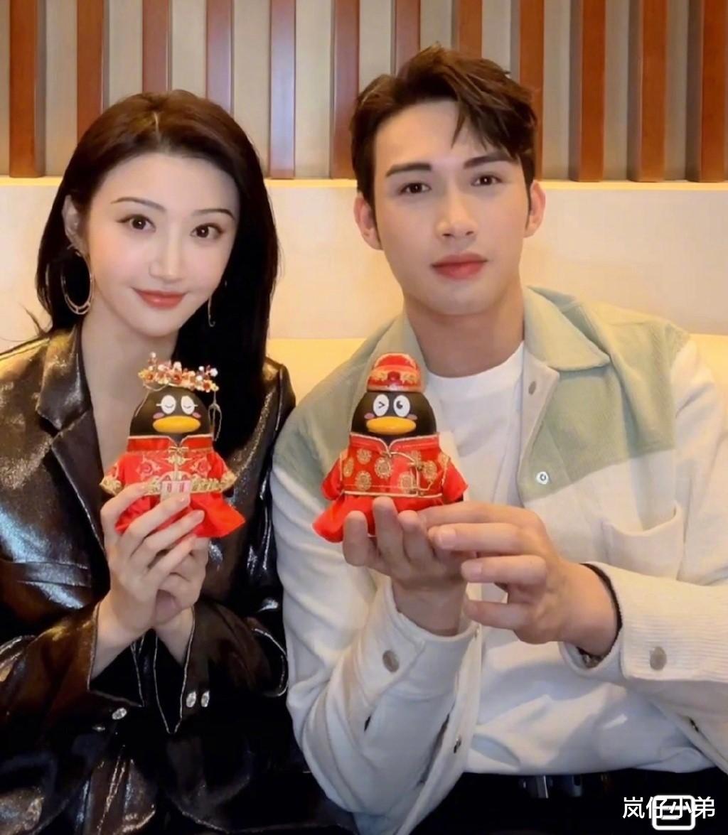 迪丽热巴|景甜张彬彬与迪丽热巴吴磊同时参加直播，一对关系亲密，一对如同陌生人