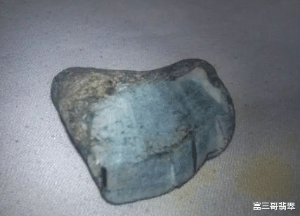 翡翠|这几种翡翠毫无价值，和普通石头没有区别！偏偏有很多人佩戴！