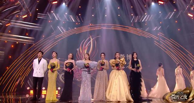 关晓彤|明星有多不容易？关晓彤弄脏高定裙要赔钱，李小冉百万礼服不敢坐