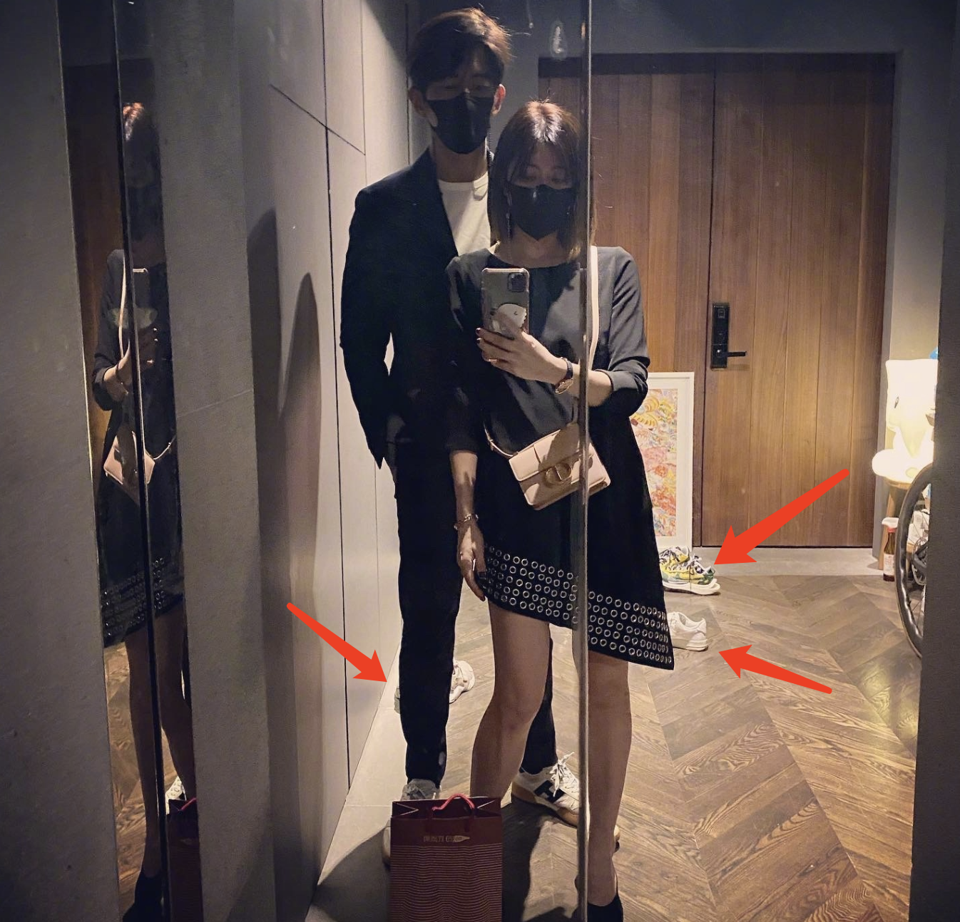 甘比|47岁贾静雯晒庆生照，与修杰楷过二人世界，母女四人合影画风搞怪