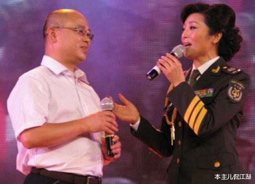 李丹阳|军旅歌手李丹阳：56岁仍未婚，没有宝宝成遗憾，和母亲生活在一起