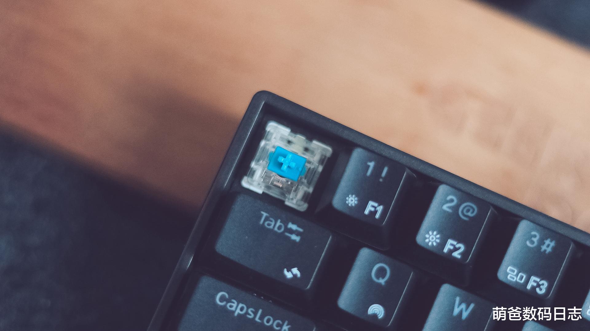 萌爸数码日志 晒晒一只小社畜的家用办公桌面