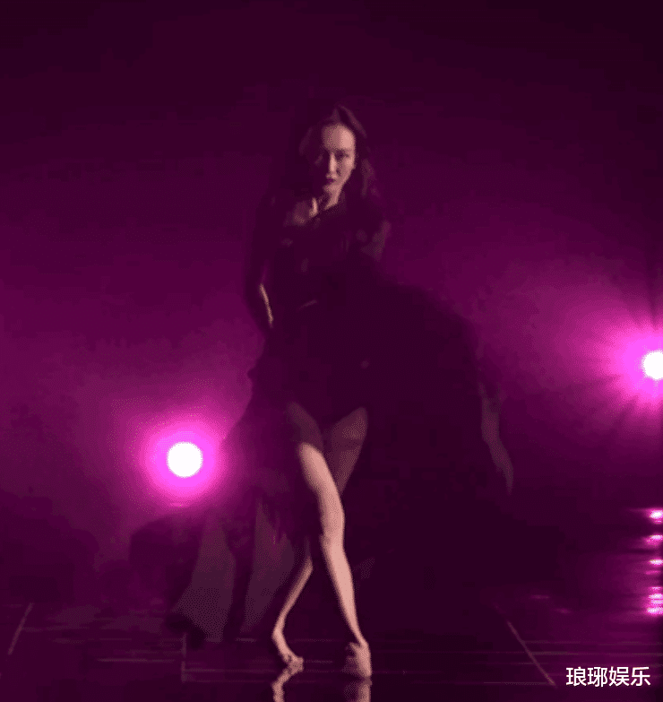 王鸥|王鸥身材到底如何，当她躺在地板时，和其他姐姐的差距我没看错？