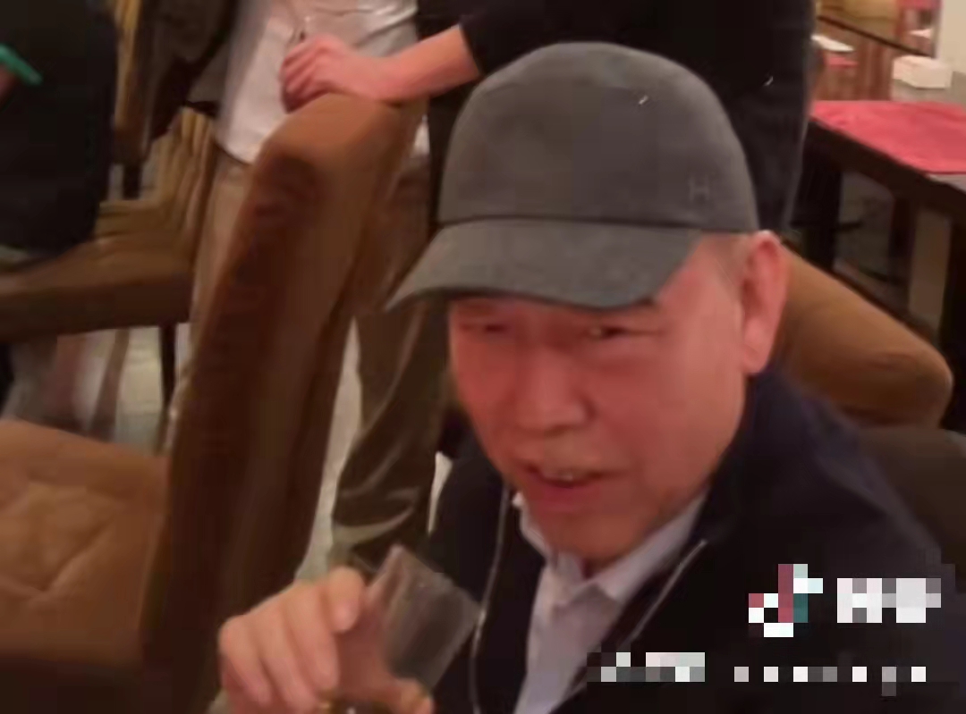 聚会|文代会众星聚会：陈道明吴刚热聊，杜江喝到脸红，齐唱祝愿祖国好