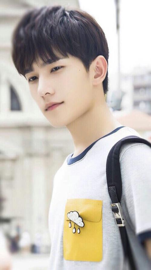 Ala的陪伴|杨洋不愧是军艺校草，颜值绝绝子，身材和气质也是独领风姿