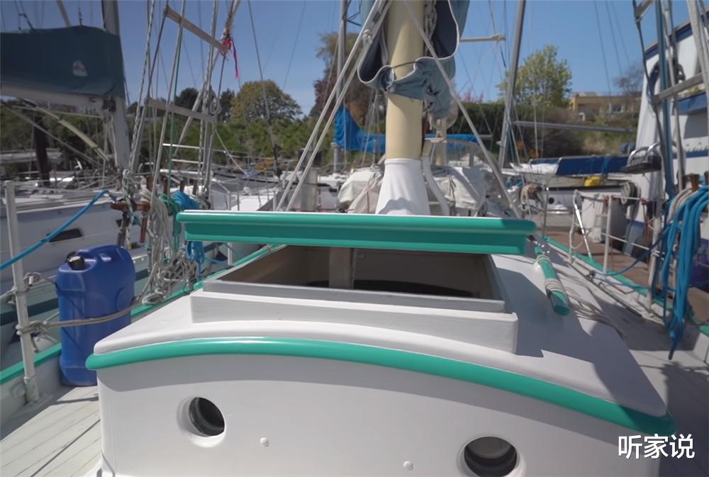 61岁老两口，在14㎡“船屋”中生活7年，蜗居船舱，却幸福快乐