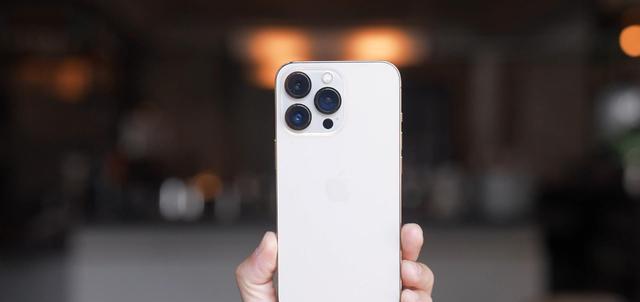 赵月看花花|9小时30分!iPhone13ProMax续航夺冠,国产5000mAh旗舰“完败”