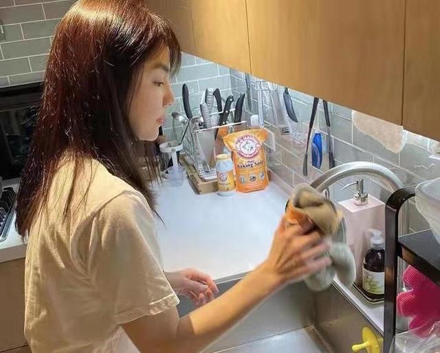 到舅妈家才发现，厨房不一定要大！瞧瞧人家这布置，高级又整洁