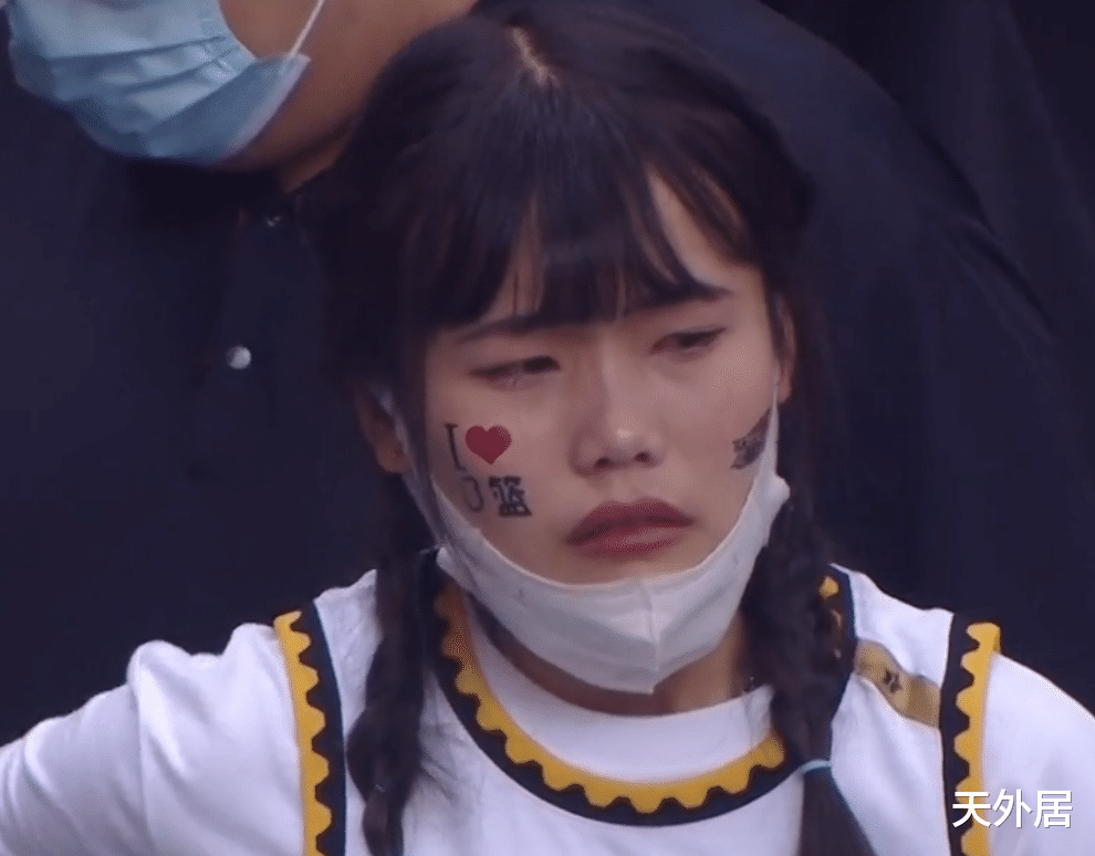 辽宁男篮|2分半追8秒,辽宁虽败犹荣!女球迷赛后痛哭,杜锋动情拥抱杨鸣