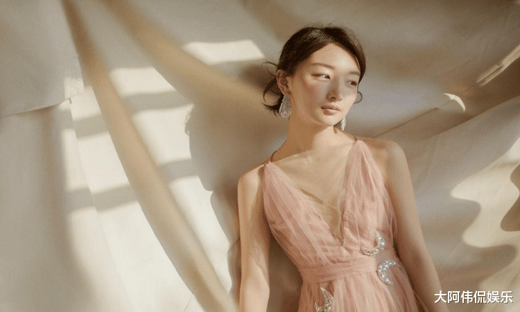 张子枫|00后要崛起了，刘浩存和张子枫，谁会成为下一个周冬雨？