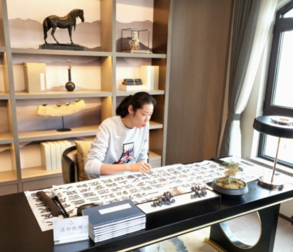 十万个家居为什么|参观朱婷如今住的豪宅,坐落乡村气派豪华,她的努力终于获得回报