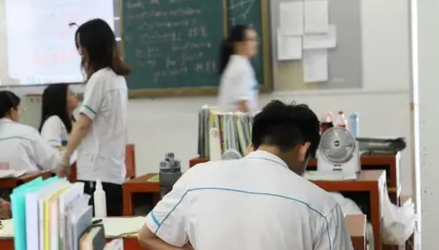 家有二宝育儿|为什么有些同学看着不努力，考试却总是高分，原来他们有“三不”