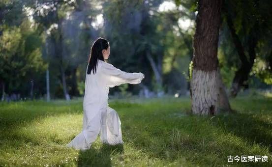 长寿|女子坚持吃早餐,甲状腺结节病变,医生提醒:4种早餐趁早远离