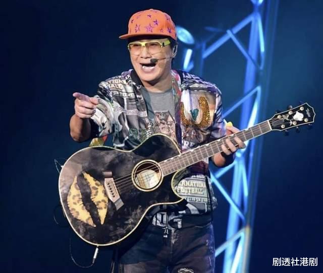 许冠杰|越活越年轻！73岁香港著名歌神在自家花园开派对，大儿子患膀胱癌已痊愈