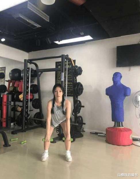 柳岩|41岁柳岩健身照爆出，身材好到“犯规”，依旧风韵犹存