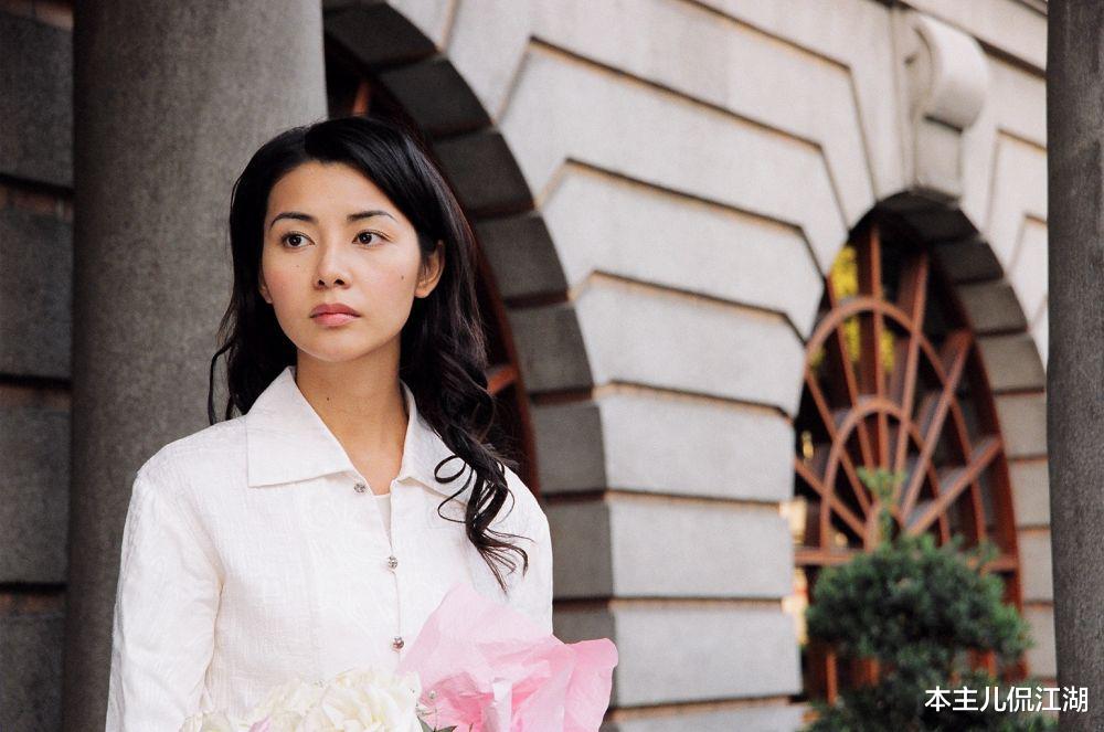 蒙嘉慧|蒙嘉慧：打败梁咏琪，和郑伊健结婚8年，49岁没孩子也幸福