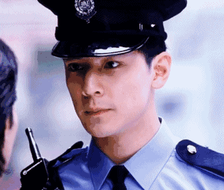 制服|白敬亭「59cm公狗腰」，陈伟霆的「鲨鱼线」，才是内娱帅哥的正确打开方式