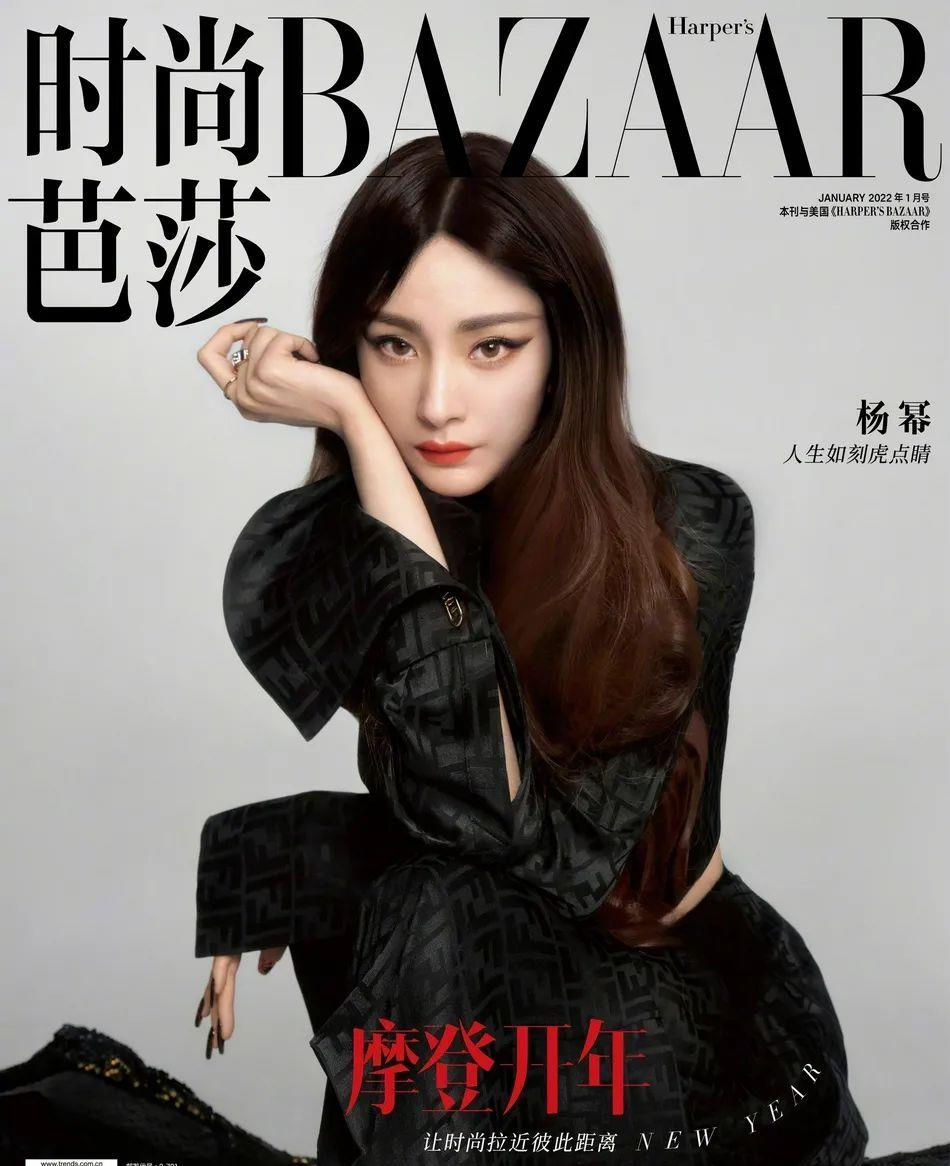 杨幂|杨幂穿黑金长裙变性感虎女！雪肤玉貌太明媚惊艳