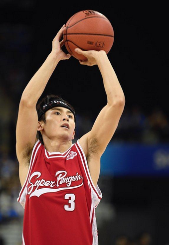 张哲瀚|有粉丝爆料：张哲瀚平时很喜欢运动解压