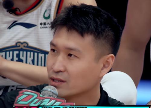 时尚很有看点 这就是灌篮：追梦队赢了比赛，也见识了职业球队，曹芳不得不服！