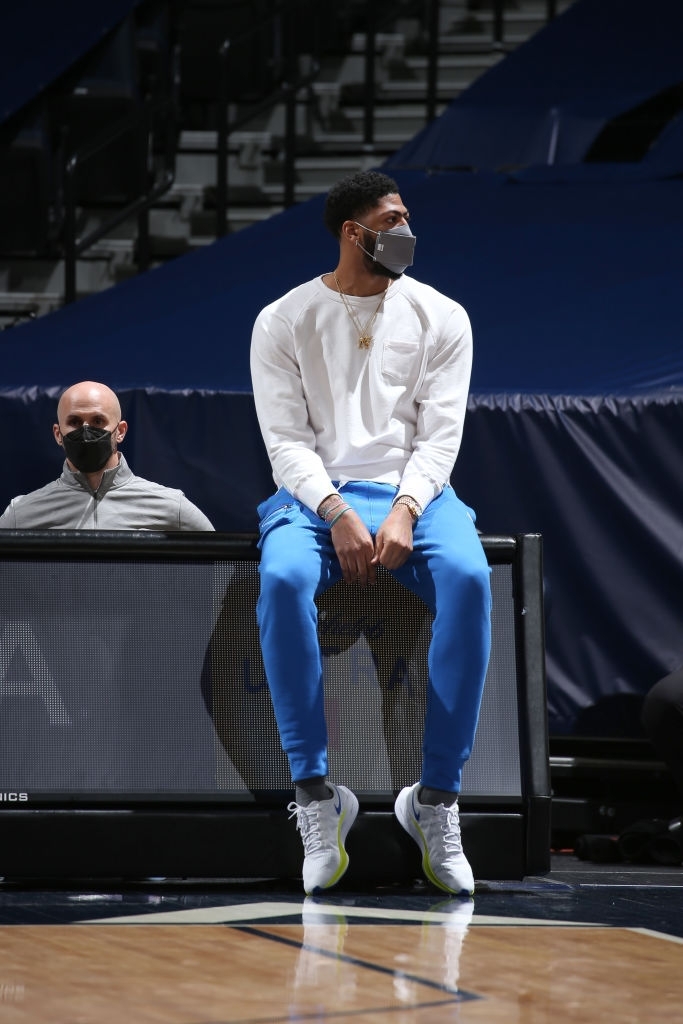 凱里·歐文|NBA球員上腳：濃眉上腳飛馬，歐文手持長(zhǎng)棍上腳紫龍蝦