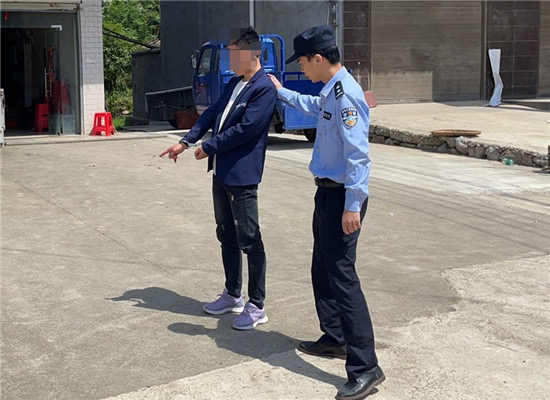 鄂东楚圈 男子眼馋乘客手机 伸手盗窃“二进宫”