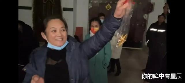 朱之文|陈亚男复出带货,负面评论消失,反之好评如潮!大衣哥“输”了?