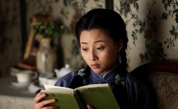 殷桃|为何殷桃的嘴巴总是“破”的，当她说出背后原因，真相其实很简单