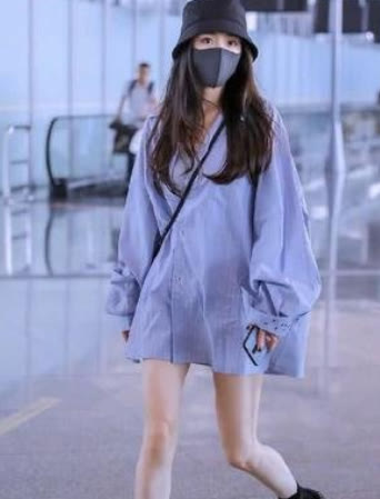潮帮先生|杨幂的初秋穿搭真美，8千8开衫叠搭短裙时髦还显高，少女感太圈粉