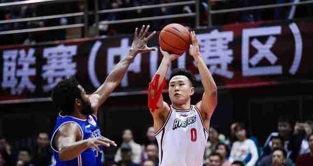 炄锌说 深圳“双枪”发威爆砍58分，投进14记三分球，28分大胜天津队！