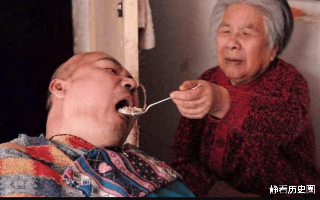 黄娟 83岁老太亲手喂儿子吃药将其毒死,法庭上她说出原因:我养不动了