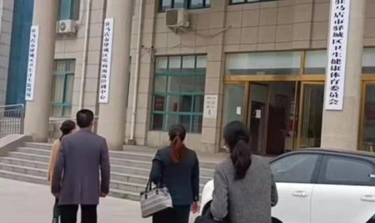 直播带货|姚策堂嫂开直播带货，整场直播仅数千人观看，和田静直播反差明显