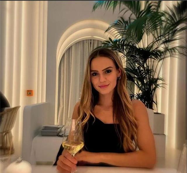 梦迁几度|德国美女坚持运动,练就凹凸好身材,网友直言:这样的身材真迷人