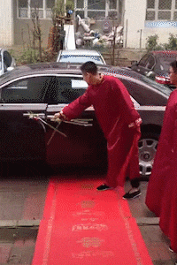 小娱儿花无缺 “以前租客留下来的物件，打扫卫生时床底下发现的，这该咋处理”，哈哈哈！