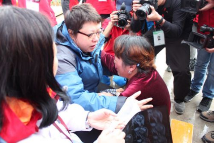 韩红|韩红当年是大学校花？大家以为开玩笑，晒出照片后被惊艳到了