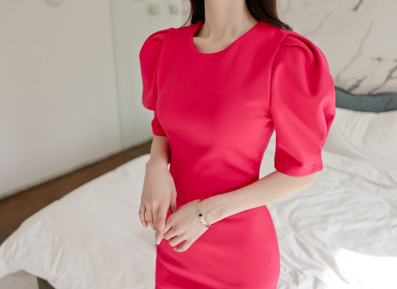 心壹穿搭|女神孙允珠的时尚搭配：杜松子酒红维多利亚灯笼裙